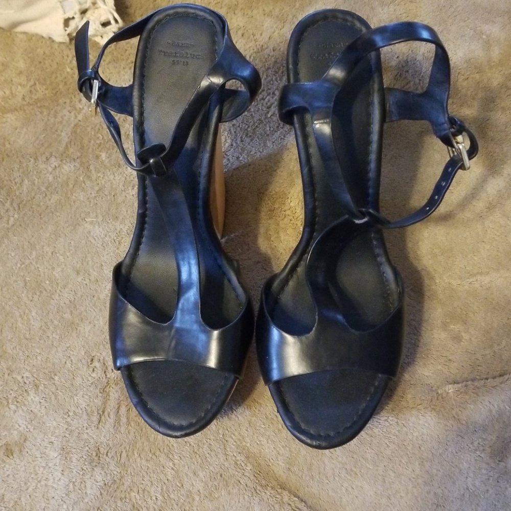 Wood base shoes
